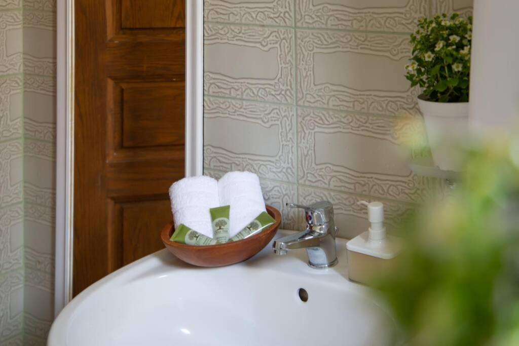 Seaview Stylish Flat In Andros - Walk To Beach Eksteriør billede
