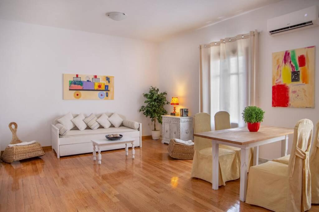 Seaview Stylish Flat In Andros - Walk To Beach Eksteriør billede