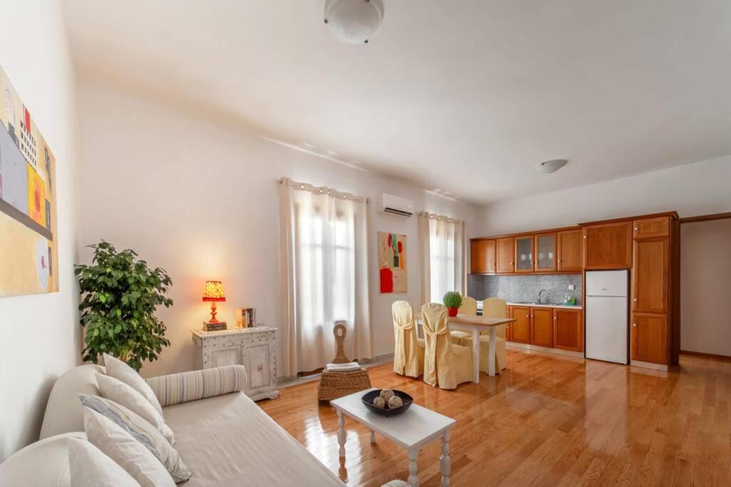 Seaview Stylish Flat In Andros - Walk To Beach Eksteriør billede
