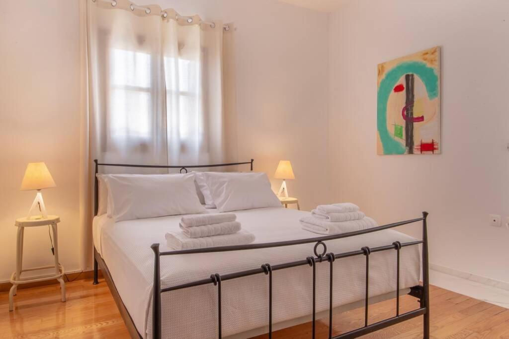 Seaview Stylish Flat In Andros - Walk To Beach Eksteriør billede
