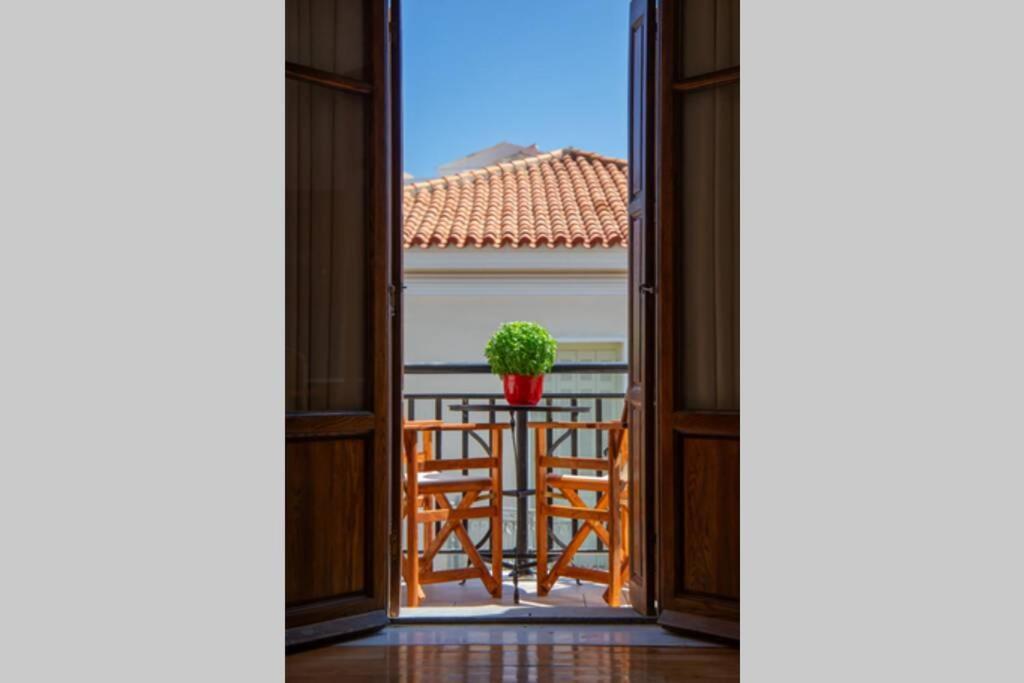 Seaview Stylish Flat In Andros - Walk To Beach Eksteriør billede